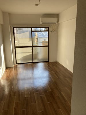 3階で南向きに遮蔽物がないので陽当たり良好です。