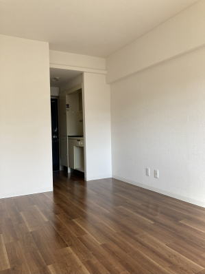 東面にコンセント・TVアンテナの差し込み口があります