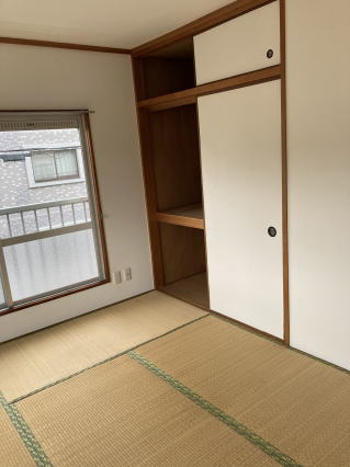 南側和室収納