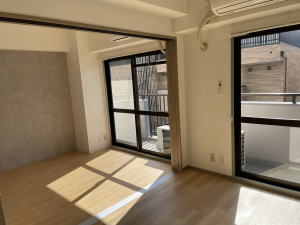 リビングと洋室(バルコニー眺望)